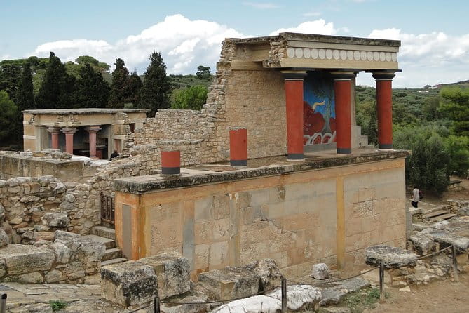 Knossos Palace guided tour - Heraklion City tour + market - Heraklion City Walk and Free Time