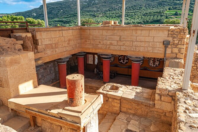 Knossos Palace Private Walking Tour - Who Should Consider This Tour?