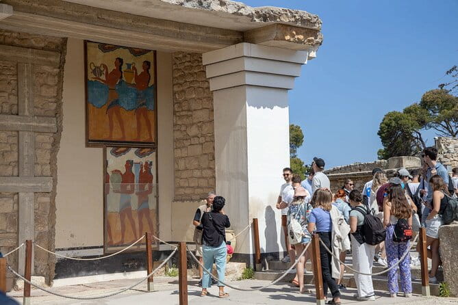 Knossos Palace Self-Guided Treasure Hunt & Tour - Exploring the Ruins: A Walk Through the Itinerary