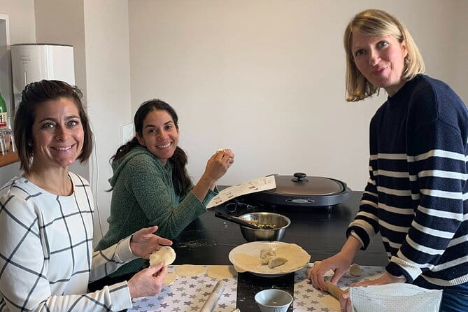 Kobe Home Cooking Ramen and Gyoza Cooking Class - Discovering the Meeting Point