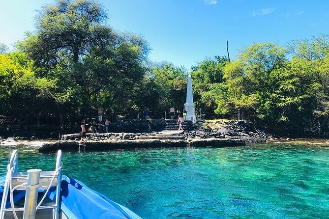 Kona Dolphin, Sea Cave & Captain Cook / Kealakekua Bay Adventure! - Speedboat Ride Along the Coastline