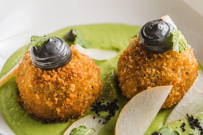 Korcula walking tour and dinner for Food Lovers - The Food and Wine: A Perfect Match