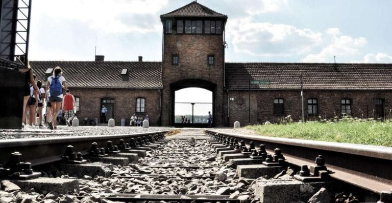 Krakow: Auschwitz-Birkenau Guided Tour Pickup/Lunch Options - The Experience Inside Auschwitz I