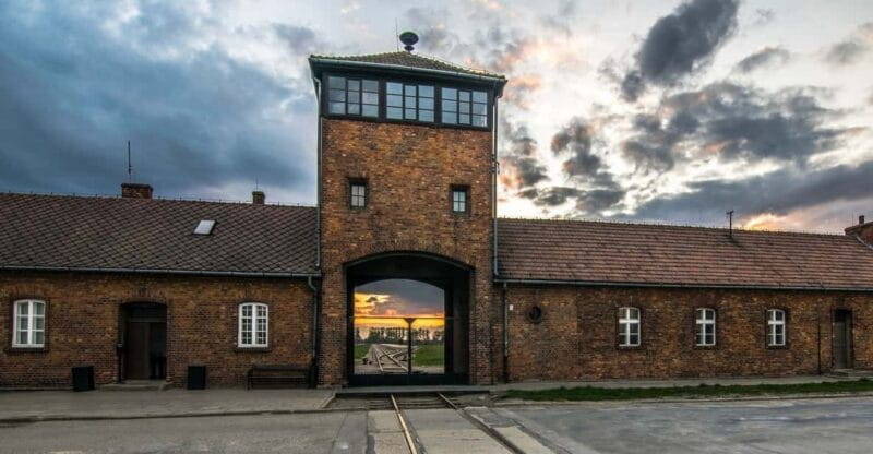 Krakow: Auschwitz-Birkenau Guided Tour with Pickup & Lunch - Key points / Takeaways