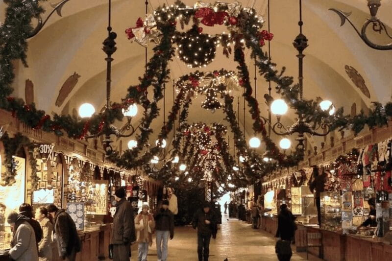 Krakow: Christmas Market and City Highlights Walking Tour - Architectural Highlights and Landmarks