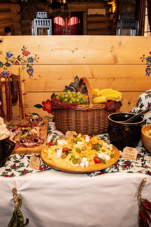 Krakow: Full Traditional Polish Dinner & Folk Show - The Logistics: How the Evening Unfolds