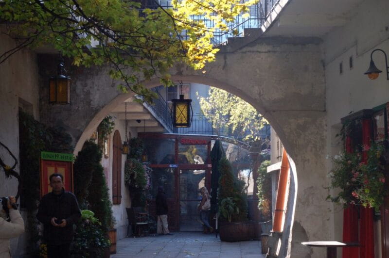 Krakow: Jewish Quarter Guided Walking Tour - The Cinematic Connection: Spielberg’s Schindler’s List