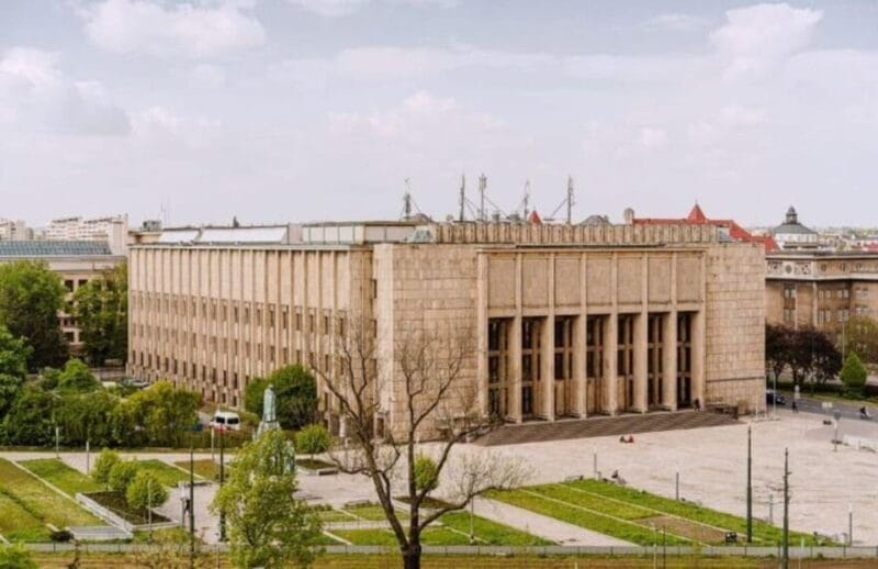 Krakow: National Museum Entry Ticket with City Pass - Entering The National Museum in Krakow