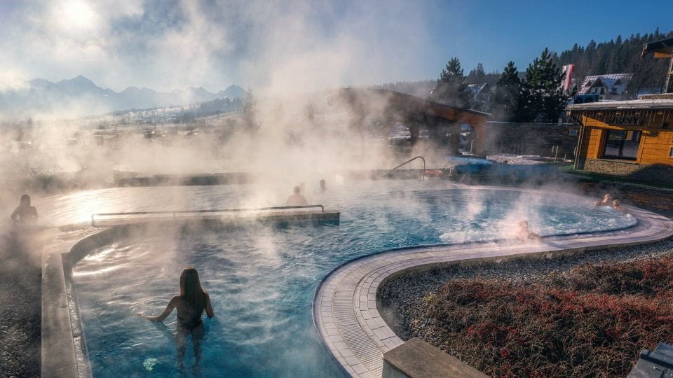 Krakow: Niedzica Castle and Thermal Baths Day Trip - Castle and Thermal Baths