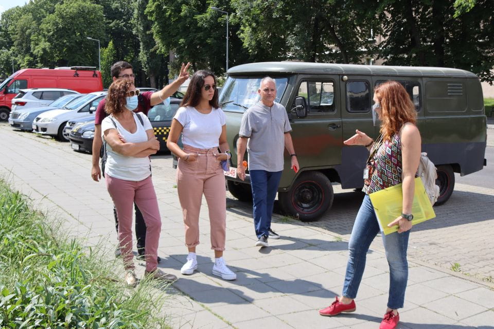 Krakow: Nowa Huta Guided Tour in Vintage Car - Optional Upgrades