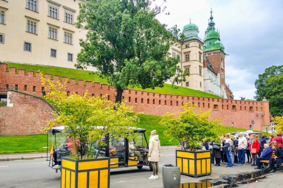 Krakow: Old Town Tour on a Golf Cart With Authentic Lunch - Itinerary and Highlights