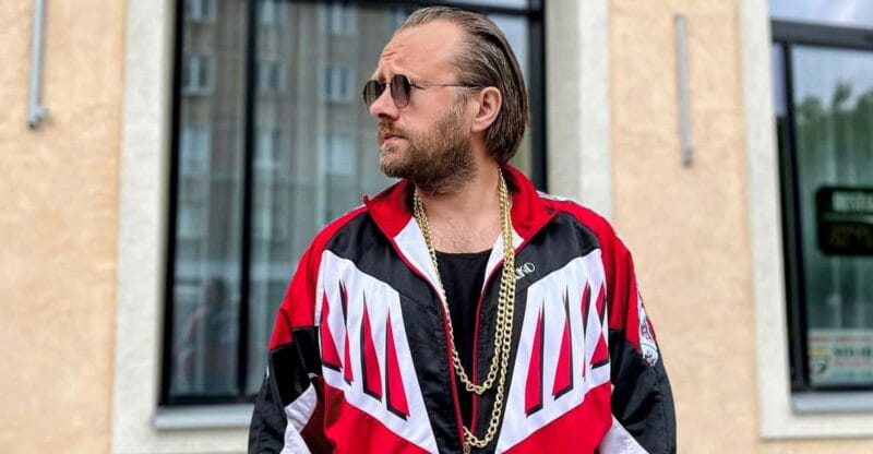 Krakow: Private Old Town Comedy Walk with a Crazy Guide - Price & Logistics: Is It Worth It?