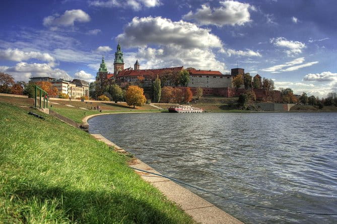 Krakow Skip The Line Wawel Castle & Old Town Guided Tour - Discovering Krakow: An In-Depth Look at the Tour