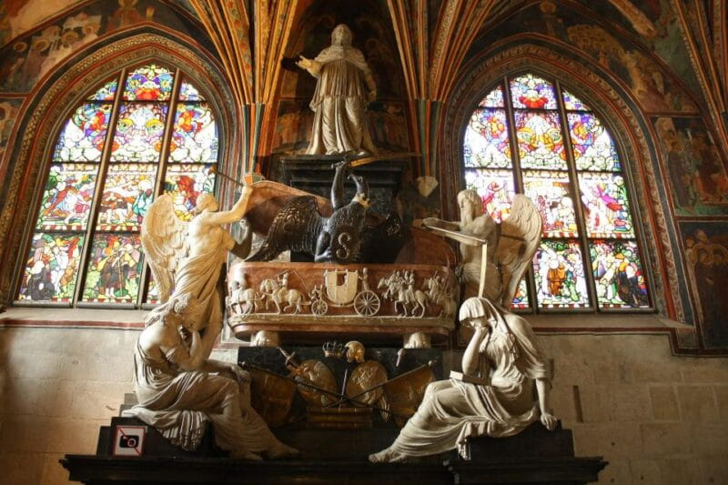 Krakow: Skip-the-Line Wawel Castle Royal Apartments Tour - Practical Tips for a Smooth Experience