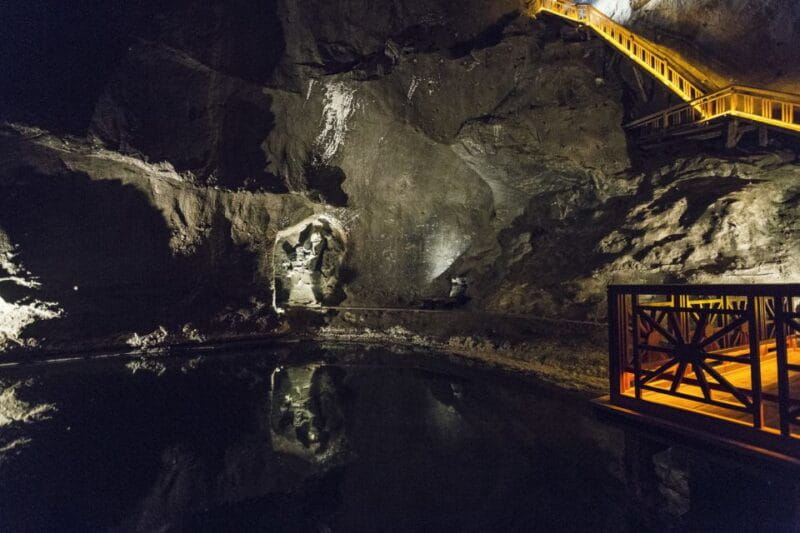 Krakow: Wawel Castle and Cathedral & Salt Mine, with Lunch - Discovering Krakow’s Royal Heart at Wawel Castle and Cathedral