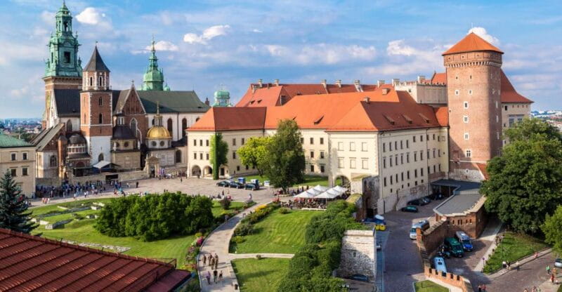 Krakow: Wawel Castle & Cathedral Guided Tour - Discovering Wawel Castle & Cathedral: A Guide to the Experience