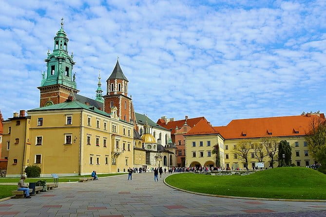 Krakow: Wawel Castle Guided Tour - Exploring Wawel Castle: A Deep Dive