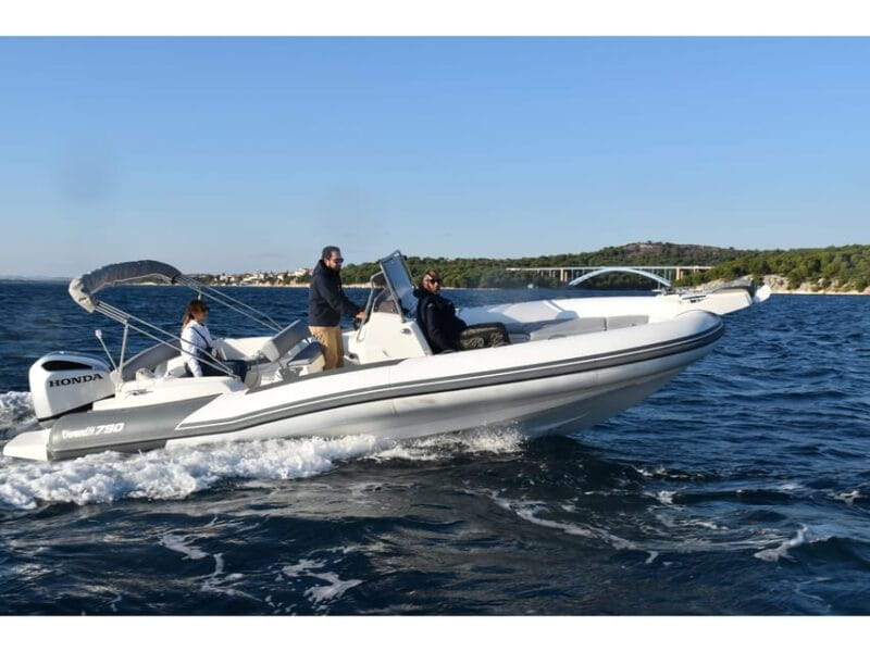Krk/Dunat: Rent a boat Marlin 790 Dynamic - The Authentic Touch of a Local Guide