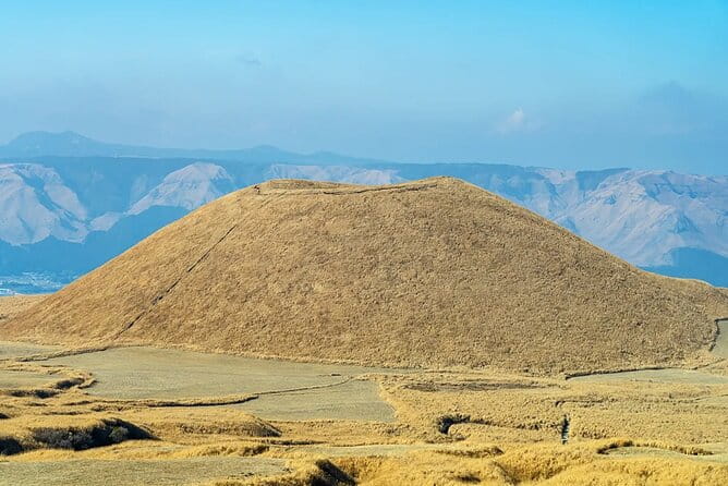 Kumamoto Castle Aso Volcano Kusasenri From Fukuoka and Kumamato - Exploring Kumamoto Castle