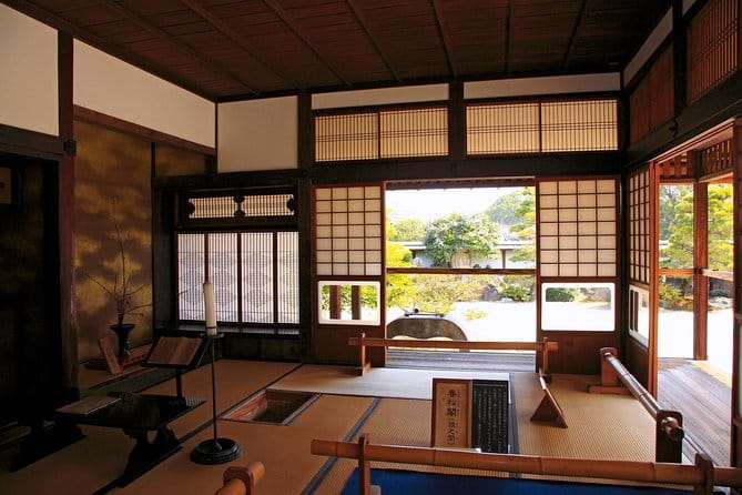 Kumamoto Full-Day Private Tour With Government-Licensed Guide - Discovering the Uniqueness of Sakuranobaba Josaien