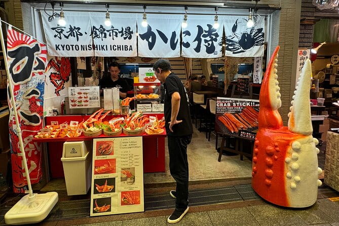 Kyoto: 1.5 Hour Nishiki Market Private Tour With 3 Tastings - Navigating the Bustling Nishiki Market With a Private Guide