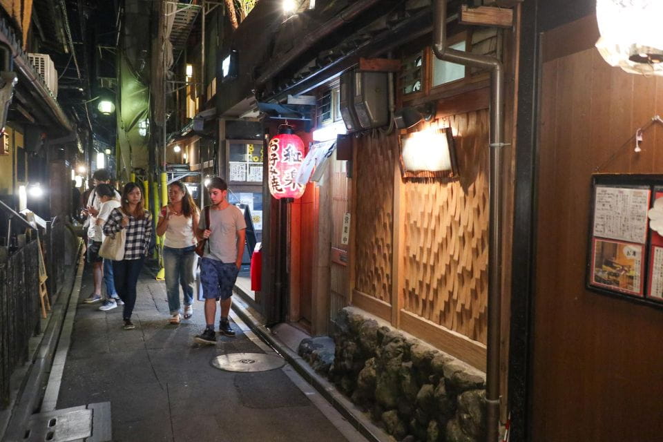 Kyoto : 3-Hour Bar Hopping Tour in Pontocho Alley at Night - Taking in Izakaya Culture and Games
