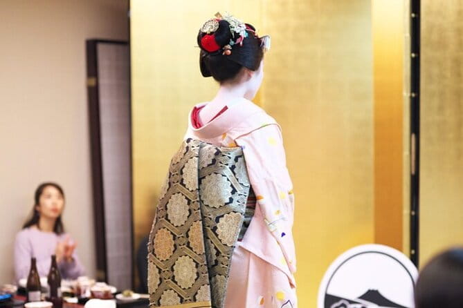 Kyoto 4 Hr Gion Private Guided Tour & Maiko or Geisha Dinner - Exploring Kyotos Gion District