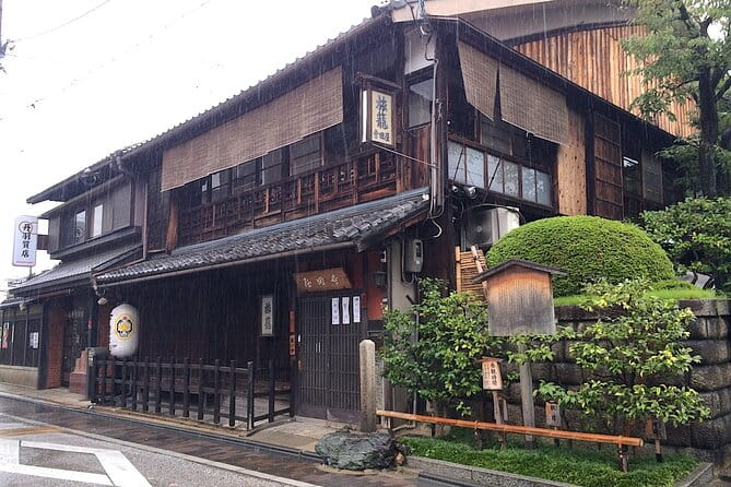 Kyoto Fushimi District Food and History Tour - Enjoying a Guided Lunch Experience