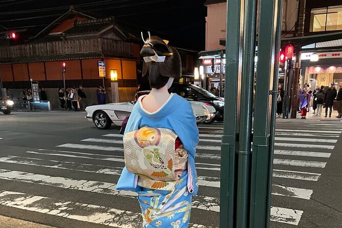 Kyoto Gion Walking Tour Discovering the Secret World of Geisha - Glimpsing the Elusive Geisha