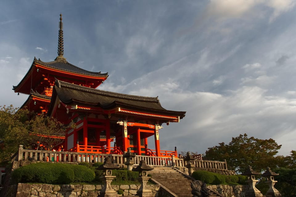 Kyoto: Higashiyama, Kiyomizudera and Yasaka Discovery Tour - Tour Experience