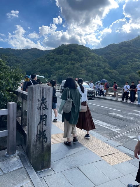 Kyoto: Highlights of Arashiyama in 2 Hours - Guided Tour - Meeting Point and Guide Information