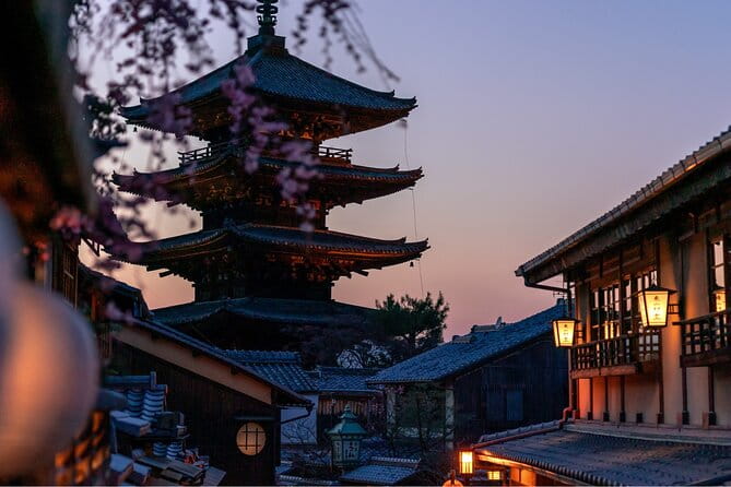 Kyoto Night Walking Tour With a Licensed Local Guide - Exploring the Enchanting Gion District