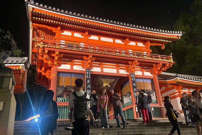 Kyoto Night Walking Tour With a Licensed Local Guide - Admiring the Iconic Kiyomizudera Temple