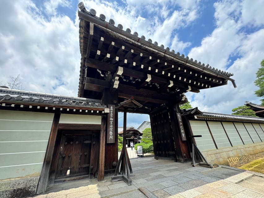 Kyoto: Ninna-ji, Stunning Pagoda and Gardens Tour in 75 Min - Exploring the Pagoda
