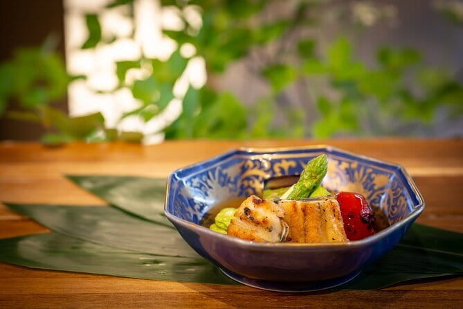 Kyoto Nishiki Market Tour and Dinner With an Expert Japanese Chef - Accessibility and Participation Details