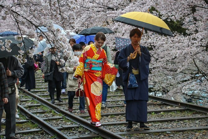 Kyoto Private Tour With a Local: 100% Personalized, See the City Unscripted - Leveraging Local Insights for Your Travels