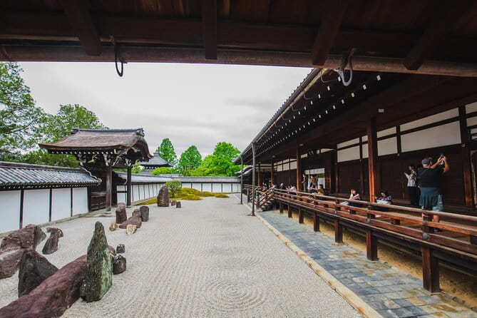 Kyoto The Iconic Fushimi Inari Shrine and Hidden Gems - A Journey Through Komyoin Temple