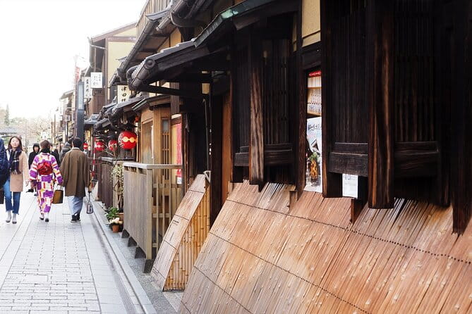 Kyoto's Higashiyama: Tradition, Art & Religion Tour - Exploring the Historic Streets