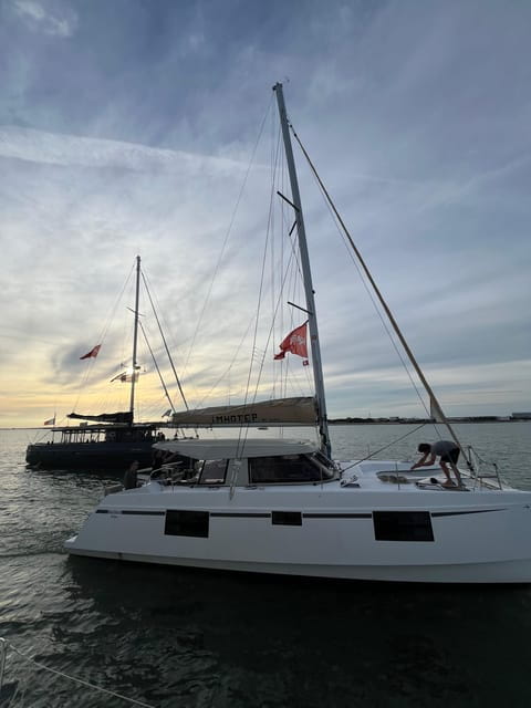La Flotte en Ré - 2 hrs Evening Catamaran Cruise - Key Points / Takeaways
