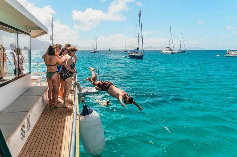 La Graciosa: Island Cruise with Lunch and Water Activities - Discovering La Graciosa from the Water: A Full-Day Catamaran Cruise Review