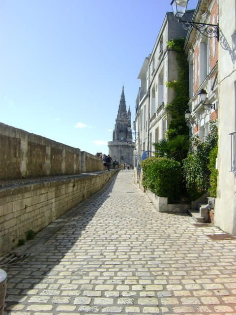 La Rochelle: Siege of La Rochelle Guided Walking Tour - Exploring La Rochelle’s Historic Heart