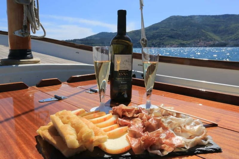 La Spezia: Sunset Boat Tour with Aperitif - Discovering La Spezia from the Water