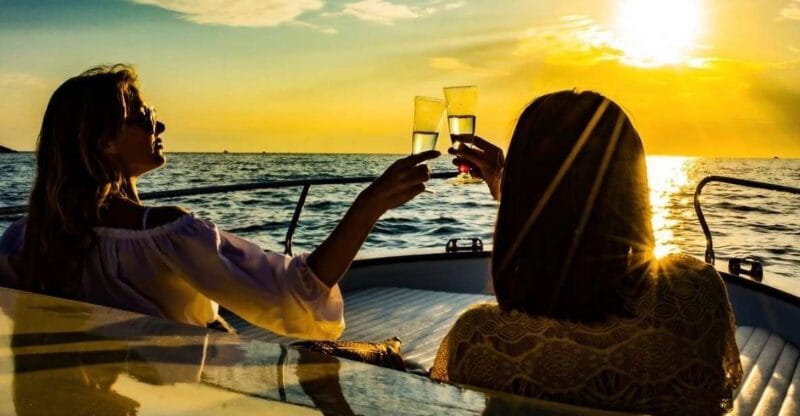 La Spezia: Sunset Boat Tour with Aperitivo and Snacks - Exploring La Spezia from the Water: The Sunset Tour in Detail