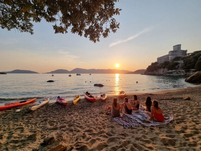 La Spezia: Sunset Kayak & Caves Tour w/ Swimming & Aperitif - Navigating the La Spezia Sunset Kayak & Caves Tour