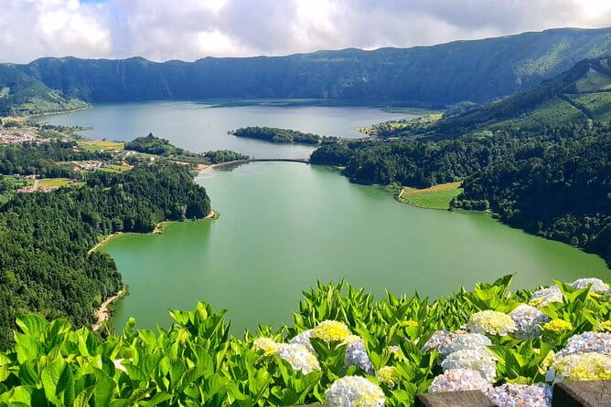 Lagoa do Fogo and Sete Cidades Private Full Day Tour - Exploring São Miguel in Depth: A Guided Journey