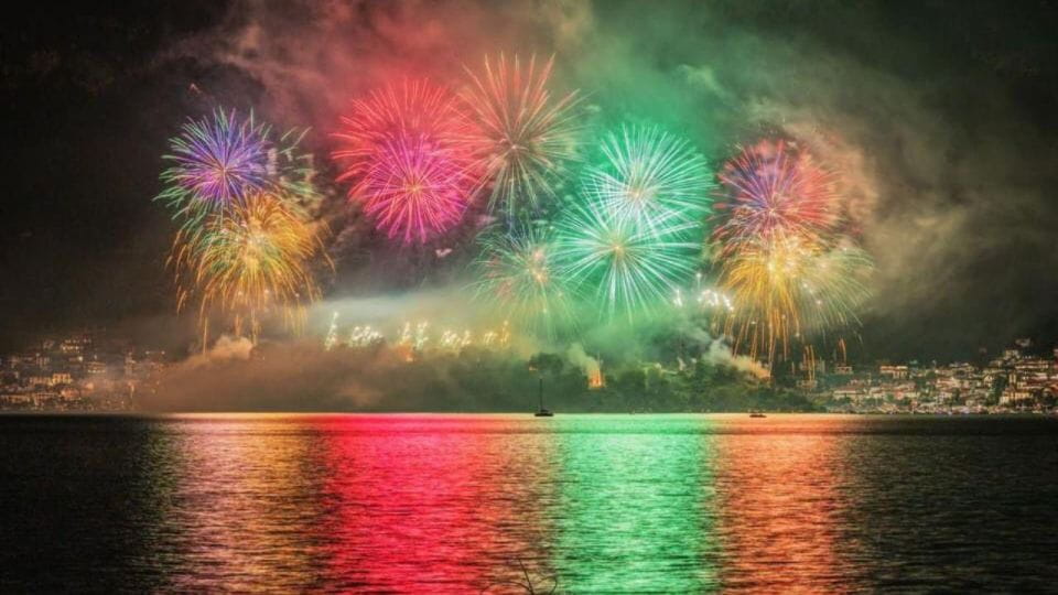 Lake Como by Night Private Boat Tour Groups of 1 to 7 People - Guide Information