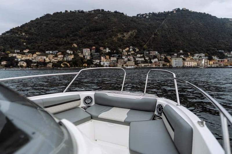 Lake Como: One-Hour Shared Boat Tour with Wine - The boat: a modern and intimate vessel