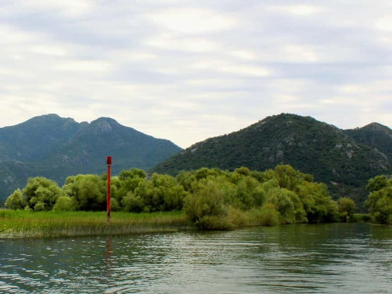 Lake Skadar: Short Boat Tour to Grmour Fortress with Drinks - Entering the World of Lake Skadar: A Close Look at the Tour