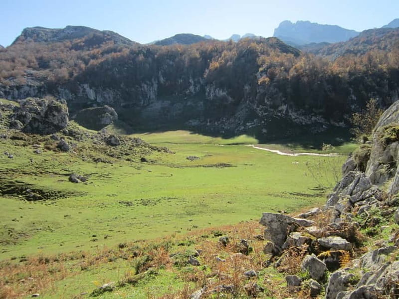 Lakes of Covadonga and Sanctuary of Covadonga: Guided and interpreted tour - Discovering the Covadonga Lakes and Sanctuary: A Detailed Look