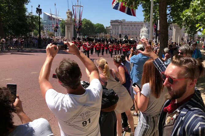 Landmarks & Gems: London Bike Ride +Historic Pub +Graffiti - Booking and Cancellation